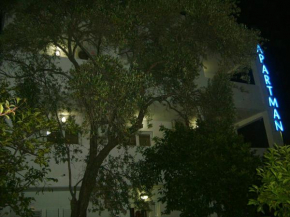 Lyon Apartments